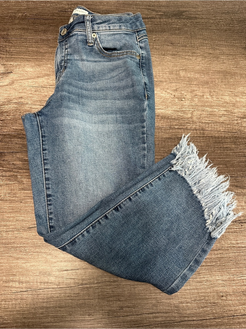 EST. 1848 Denim Women's Blue
Medium Wash Mid Rise Ankle Jeans
Fringe 5-Pocket